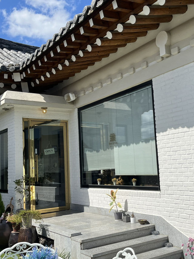 ๊ฒฝ์ฃผ ํฉ๋ฆฌ๋จ๊ธธ์ ์์นํ ํ๋ ํผ์ ๋ง์ง ๊ฒฝ์ฃผ ํฉ๋ฆฌ๋จ๊ธธ์ ์์นํ ํ๋ ํผ์ ๋ง์ง