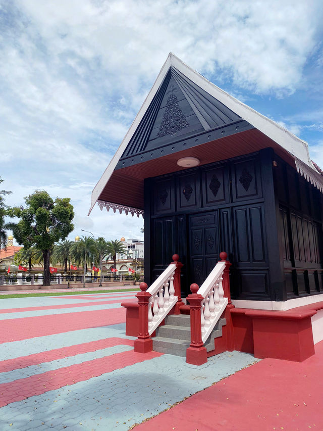 Padang Merdeka: A Spacious Landmark in Kota Bharu! 