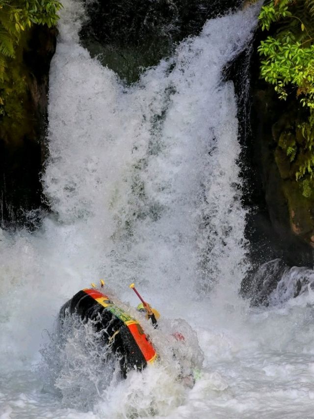 🇳🇿 White-Water Rafting @ Three Waterfalls in Rotorua 