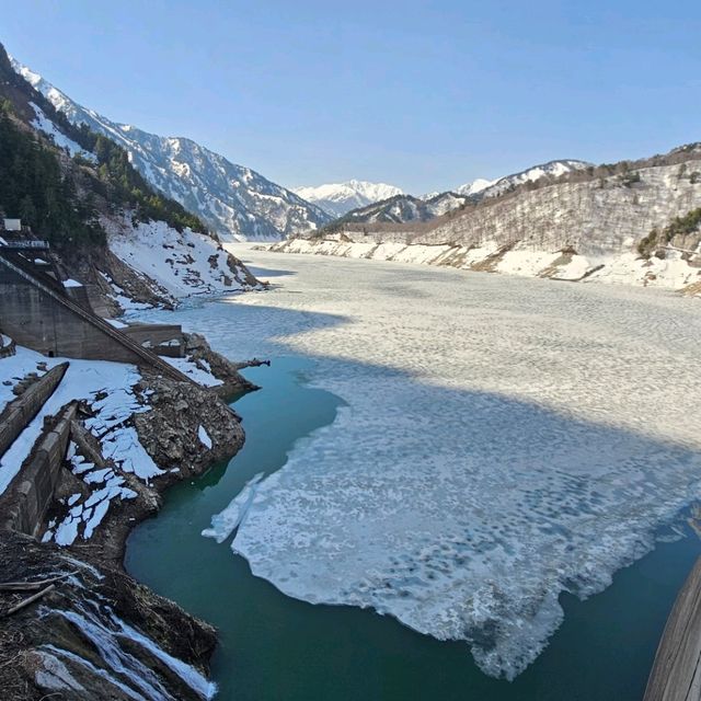 四月黑部立山開山，賞黑部湖融雪美景。