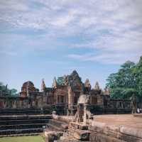 2สถานที่ท่องเที่ยวปราสาทเมืองต่ำ-ปราสาทเขาพนมรุ่ง
