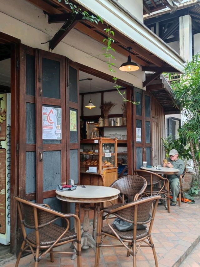 Le Banneton Café คาเฟ่หลวงพระบาง เที่ยวลาว