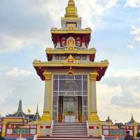 ไหว้พระธาตุเขี้ยวแก้ว