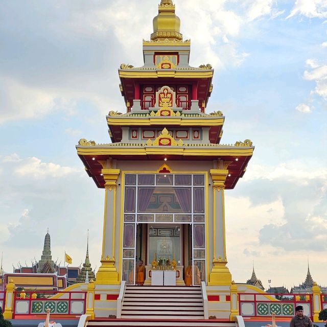 ไหว้พระธาตุเขี้ยวแก้ว