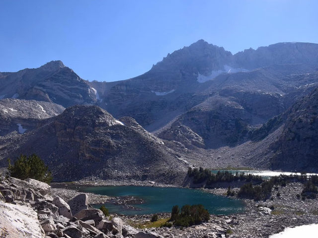 Guide to John Muir Wilderness: A Wilderness Escape and some 🎣 