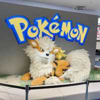 沖繩Pokemon Center-大型風速狗及椰樹蛋店外迎賓