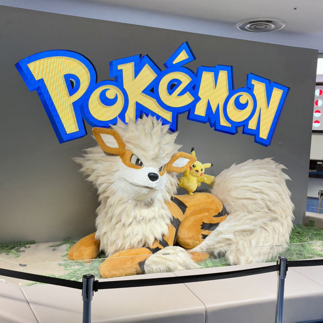 沖繩Pokemon Center-大型風速狗及椰樹蛋店外迎賓
