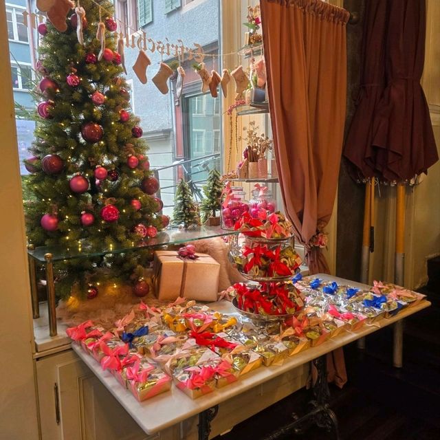 Sweet Indulgence: Unveiling the Magic of Lindt Chocolate in Zurich