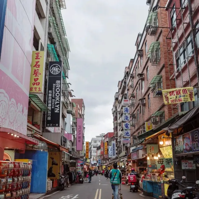 🏮 充滿古早味的淡水老街