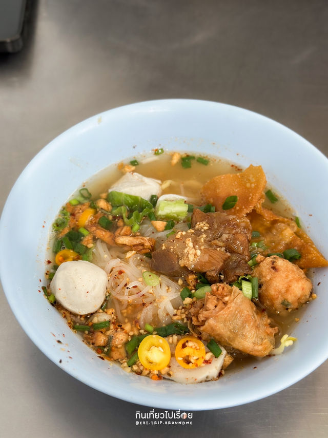 เจ๊เฮี้ยง ก๋วยเตี๋ยวลูกชิ้นปลา ตลาดน้อย 
