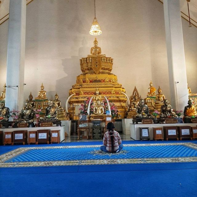 สักการะพระพุทธศิริไอยศวรรย์