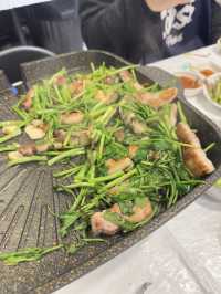 韓國首爾｜弘大 水芹菜烤豬肉 The Grazing Pig 풀뜯는돼지 吃草的豬烤肉
