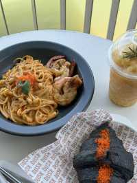 Dusk Cafe คาเฟ่ริมแม่น้ำสายบุรี