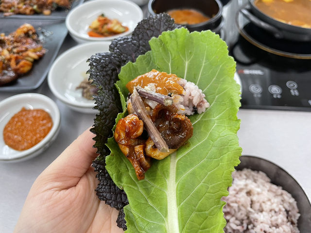 쌈밥을 좋아한다면 윤훈식 농가쌈밥으로 가세요