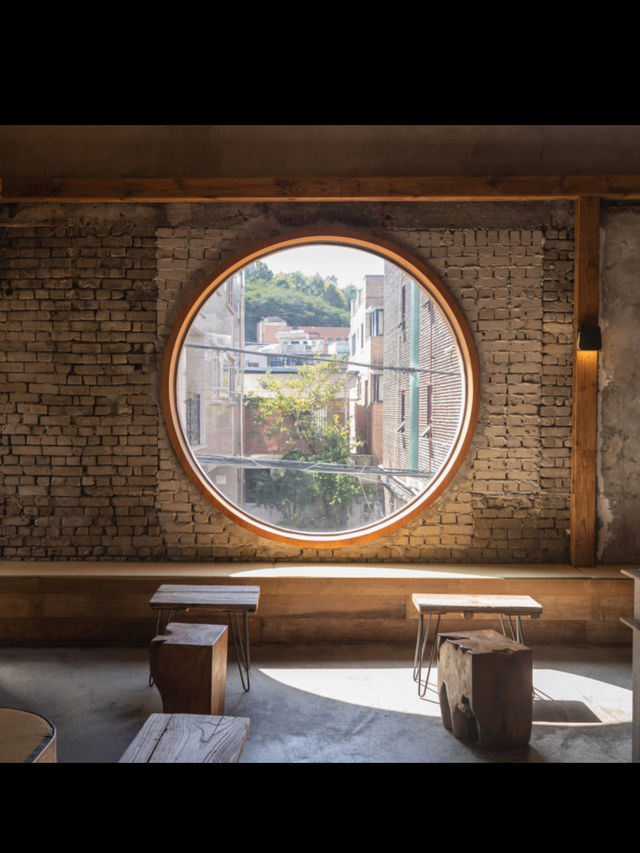 Undiscovered old tea house in Seoul 