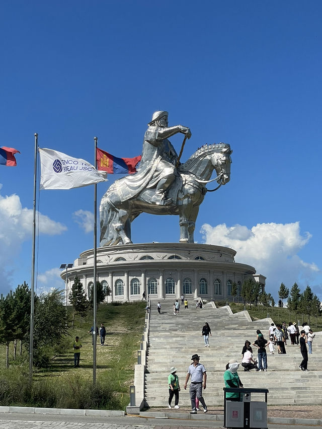 【モンゴル】大草原に現るチンギスハーン像🇲🇳