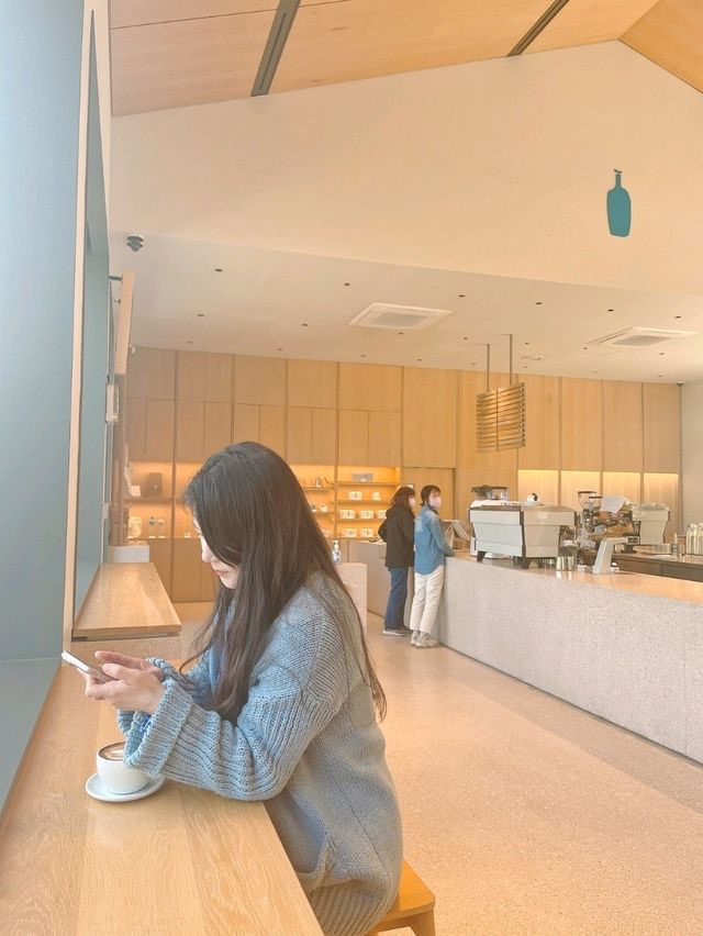 제주 블루보틀 카페 – 자연과 어우러진 특별한 커피 경험