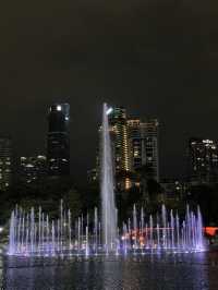 A STUNNUNG SYMPHONY FOUNTAIN LIGHT UP AT NIGHT IN KLCC PARK