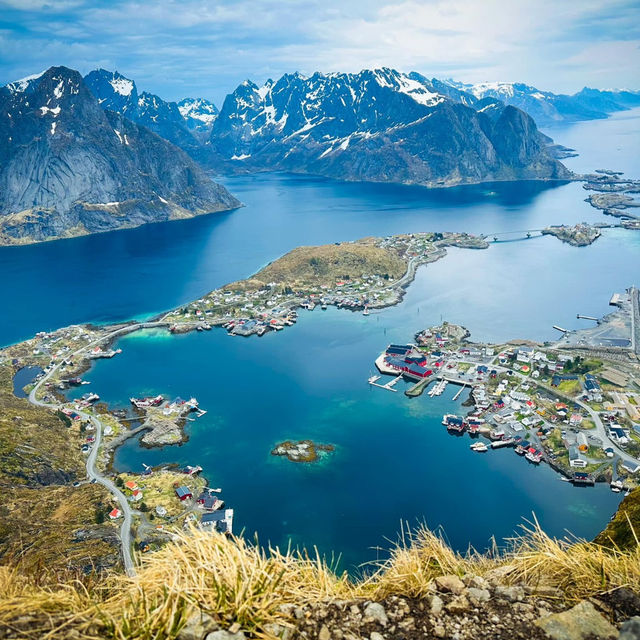Majestic Lofoten: Hamnøy’s Charm and Reinebringen’s Splendor