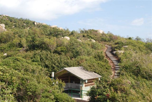 The Funny Rocks of Ling Kok Shan