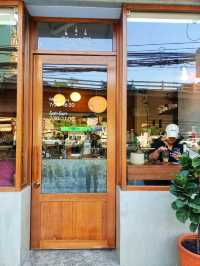 Little Giant ร้านกาแฟฟิวดี ใกล้สวน