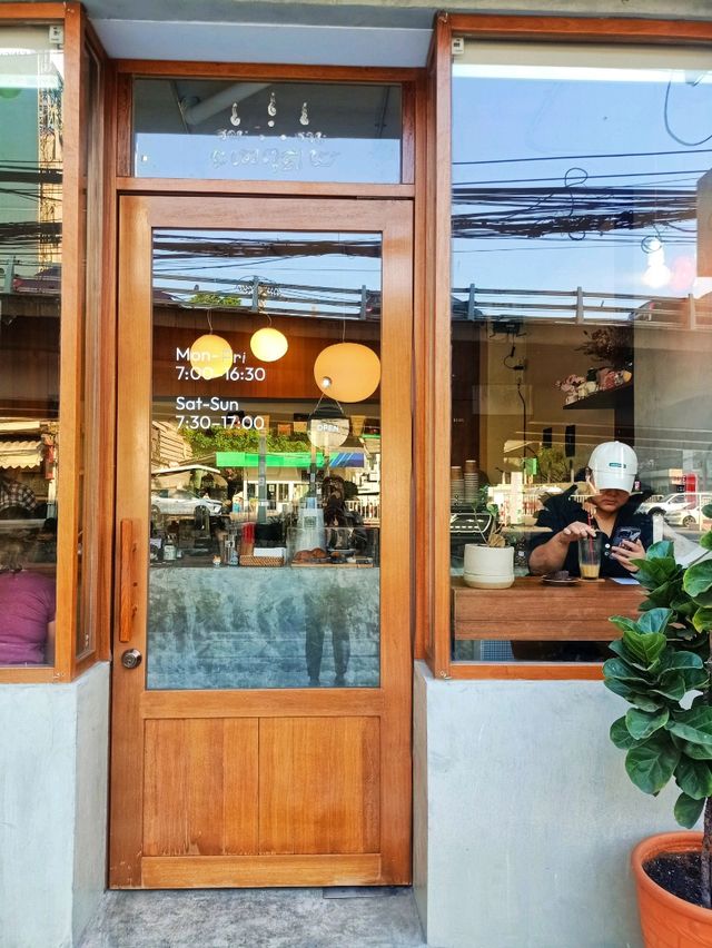 Little Giant ร้านกาแฟฟิวดี ใกล้สวน