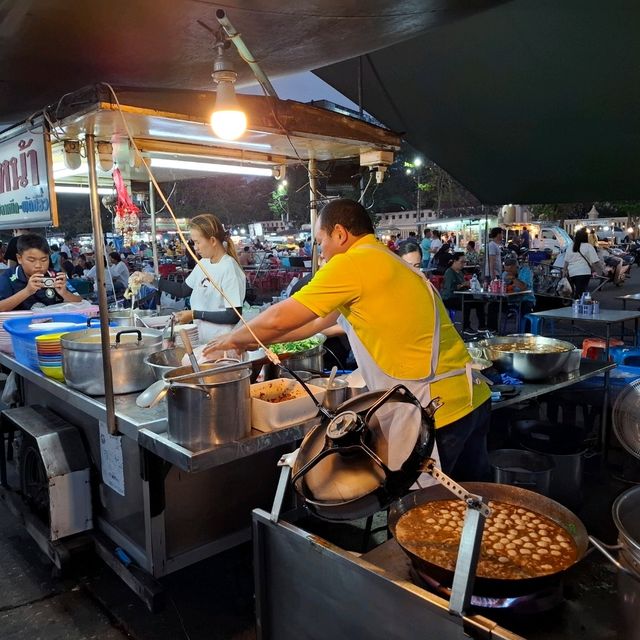 ตลาดเย็น องค์พระปฐมเจดีย์