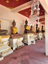 วัดมหาธาตุวรวิหาร สักการะพระปรางค์เก่าแก่