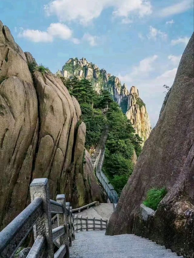 Huangshan: The Majestic Mountain of Wonders