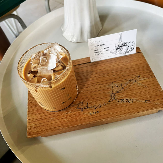 คาเฟ่หลบร้อนที่ Schizzi Cafe นางเลิ้ง