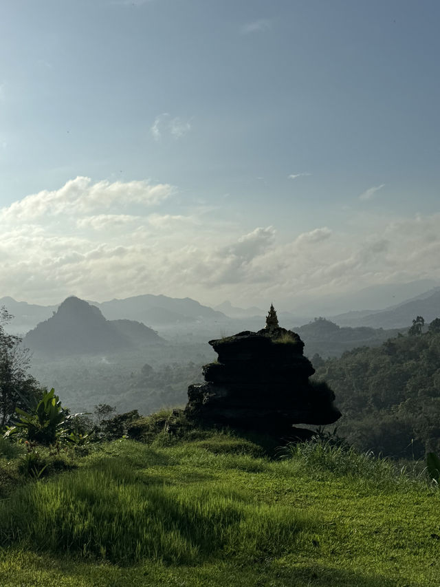 สวนธรรมเขาแม่พันธุ์รัตน์ จุดชมวิวหลักล้านกลางขุนเข