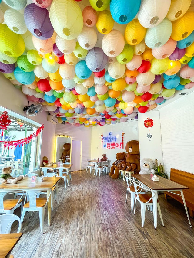 Lee's Cafe & Bar