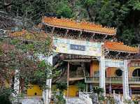  Sam Poh Tong Temple: Ipoh’s Serene Cave Sanctuary 🏞️