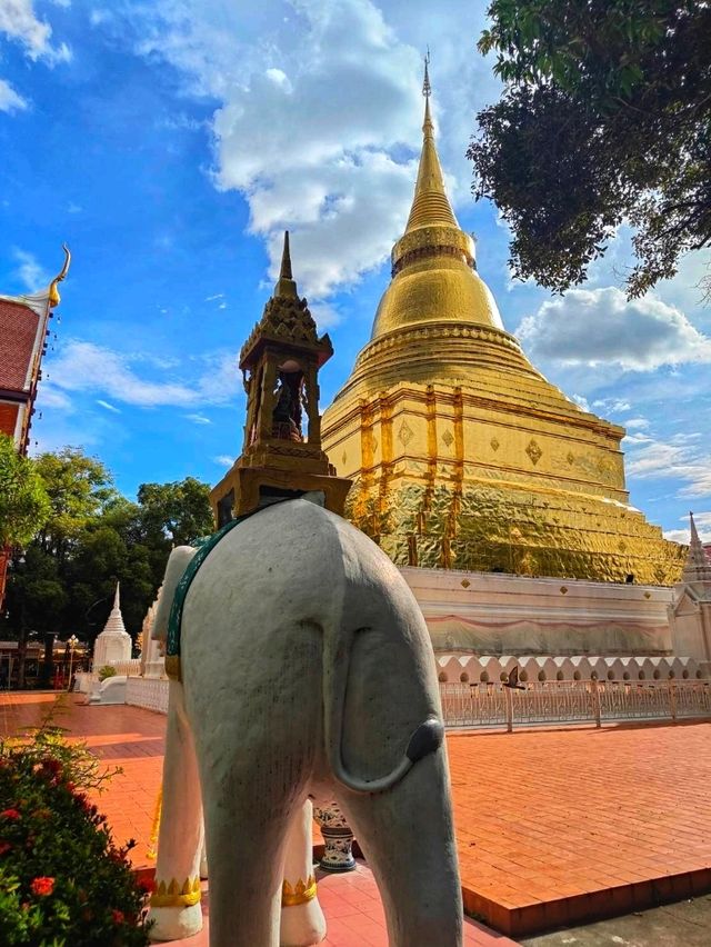 สักการะวัดเก่าแก่ เมืองลำปาง