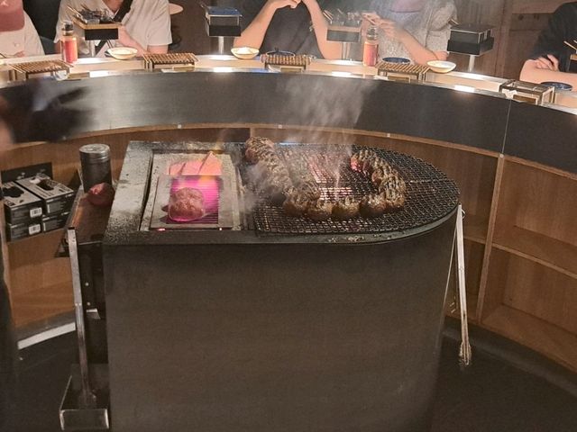 挽肉と米海港城分店😍排長龍人氣超高採用炭火燒烤的漢堡扒🥩三種不同食法分享😊