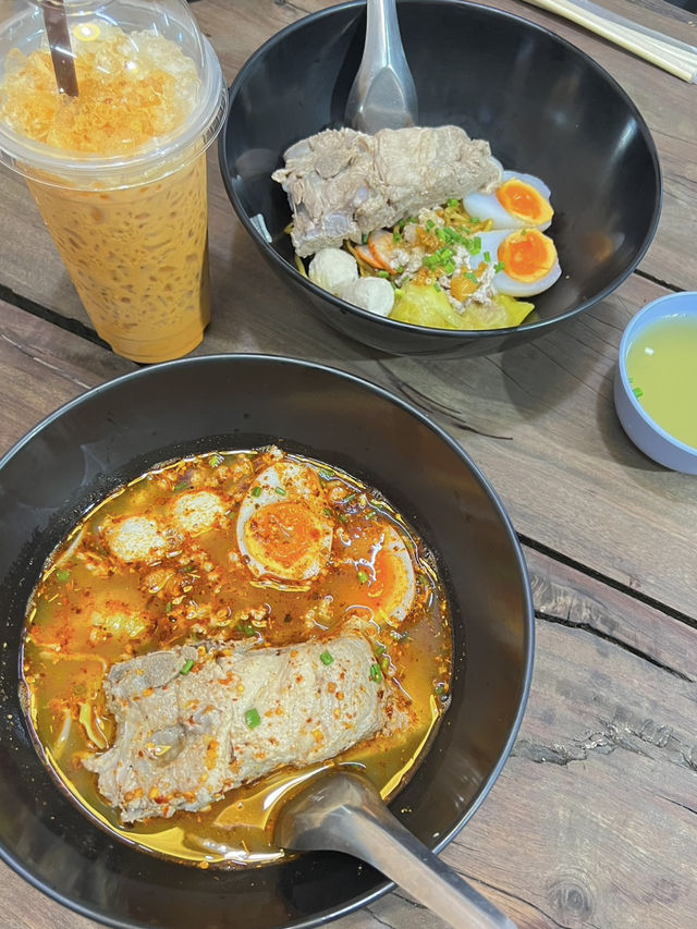 Small Local shop - 2 Pee Nong Duck Noodle