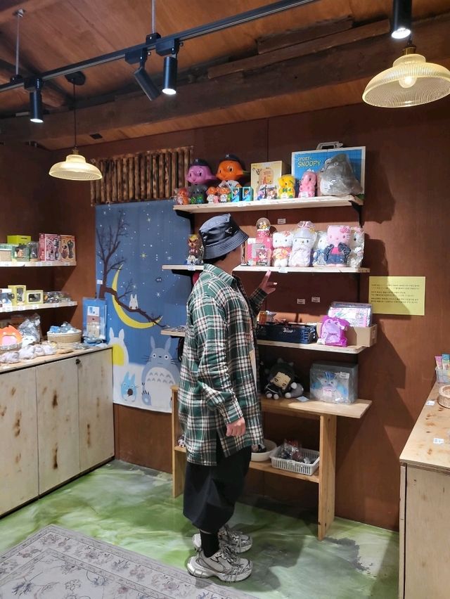 황리단길에서 찾은 지브리감성 소품샵