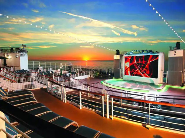 Norwegian Bliss: The Ship That’s Basically a Floating Vegas Resort 🎰🌅🚢