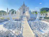 วัดร่องขุ่น (Wat Rong Khun)วัดสีขาวแห่งเดียวของไทย