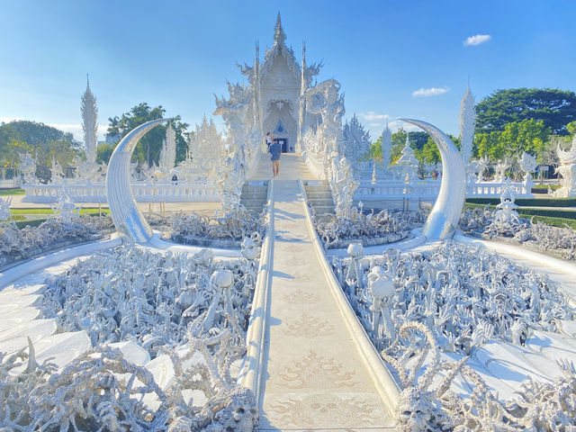 วัดร่องขุ่น (Wat Rong Khun)วัดสีขาวแห่งเดียวของไทย