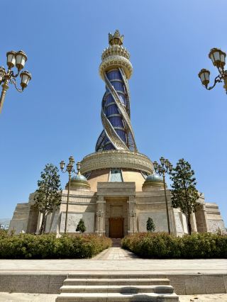 두샨베의 봄 – 이스티클롤 기념비 산책