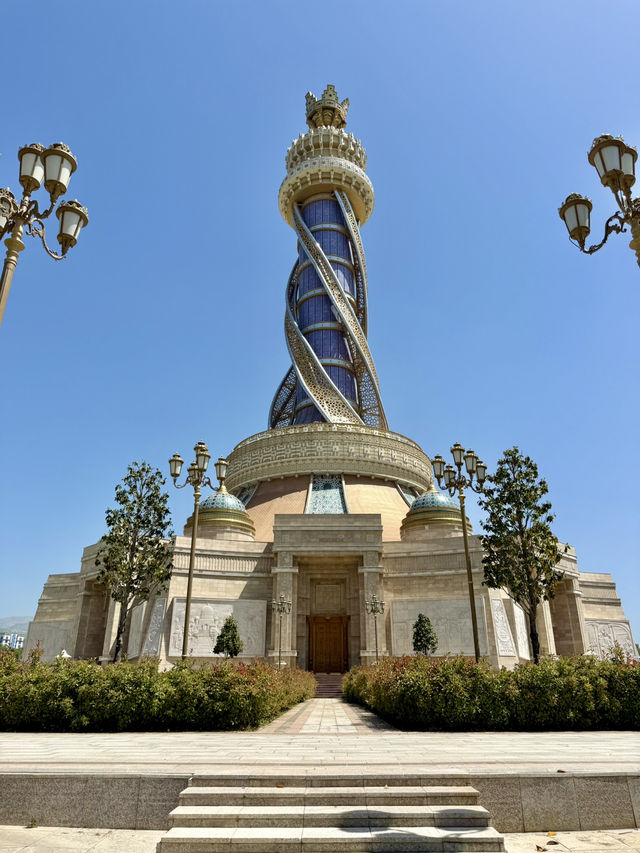 Spring in Dushanbe – Monument Istiklol Stroll