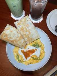Sips Cafe Bar Cafe ย่านสาทร