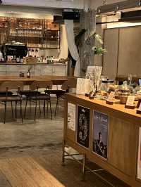 【バンコク】タイ在住外国人が集まる隠れ家おしゃれカフェ「Luka Sukhumvit 31」