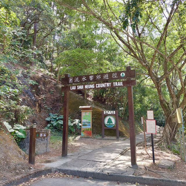 流水響水塘：天空之鏡的自然秘境 🏞️