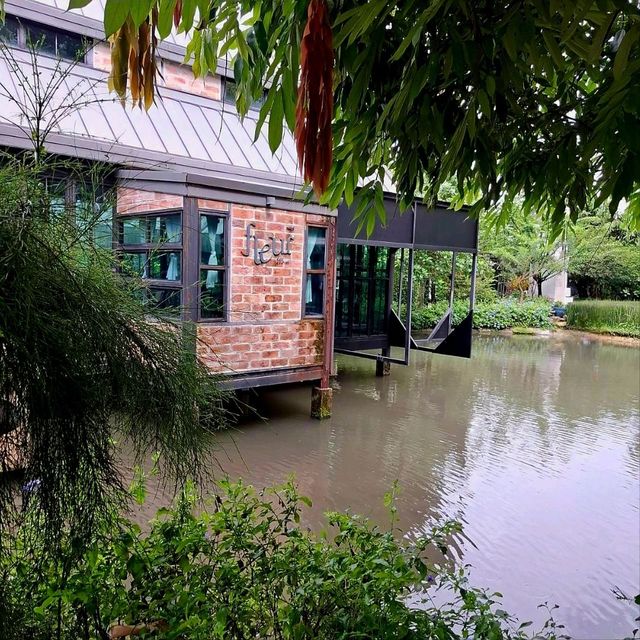 คาเฟ่กลางสวนกุหลาบ -  Fleur Cafe & Eatery