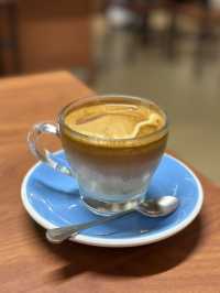 Neighborhood cafe with excellent drinks