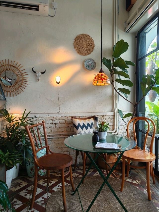 Sipping Peace in a Vintage Hideaway – Jakarta Café Love