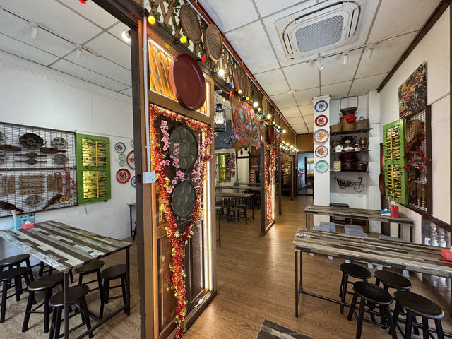 Moh Teng Pheow Nyonya Koay: A Nostalgic Kuih Haven Where Tradition Tastes Sweet! 🍡🏮