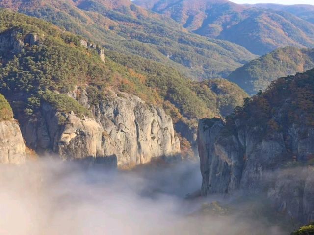 Rocky Trails & Hidden Cloud